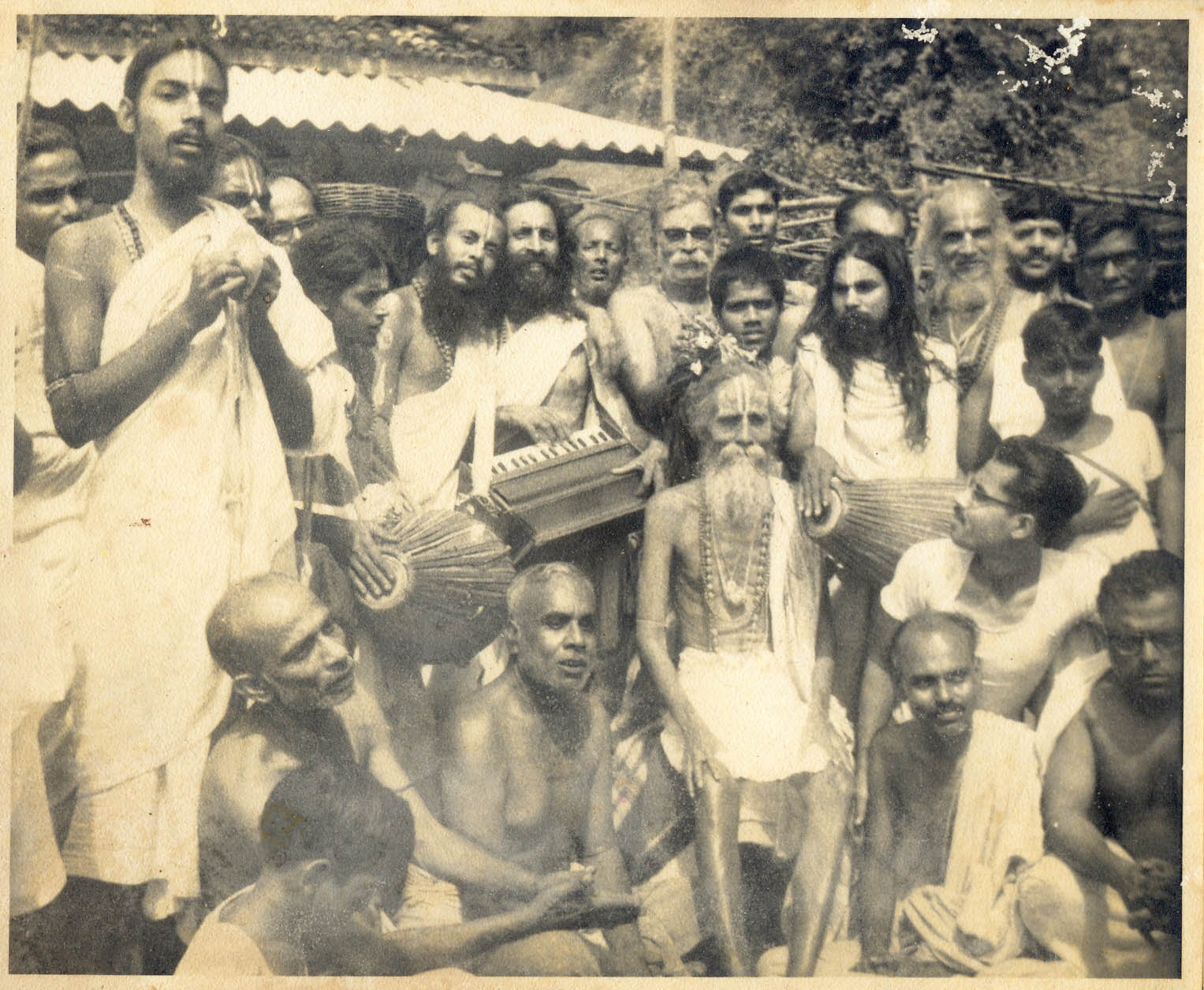 With his disciples during Nāma Prachāra