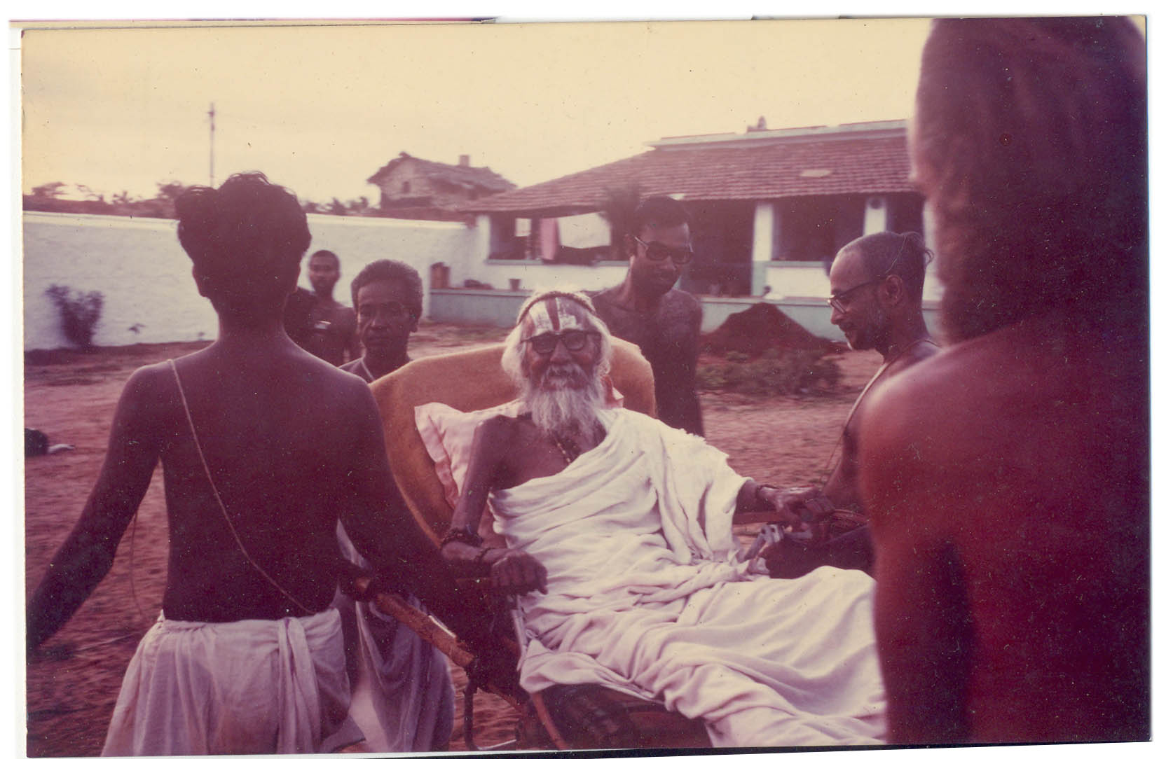 Śrī Omkarnath Dev with his disciples